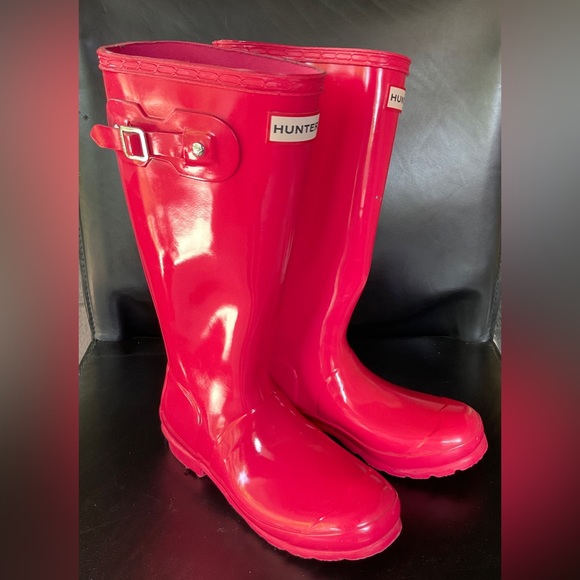 HUNTER ● Red Tall Glossy Rain Boots - Picture 1 of 3